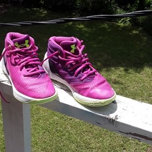 💚UNDER Armour girls sneakers